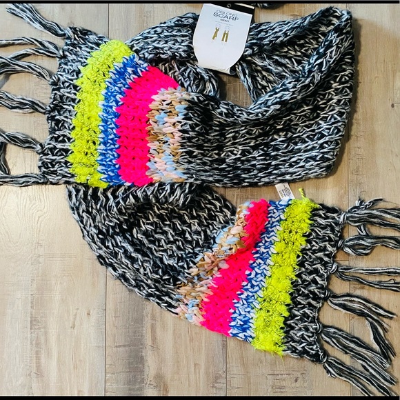 🆕NWT and NWOT- MIX & MATCH SCARF AND HAT. Never worn. Selling a bundle 💕💕 - Picture 2 of 4